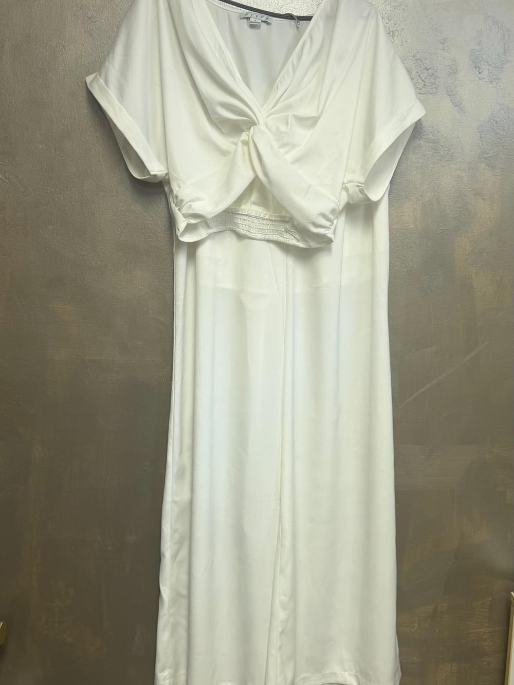 Elegant White Knot-Front Women’s